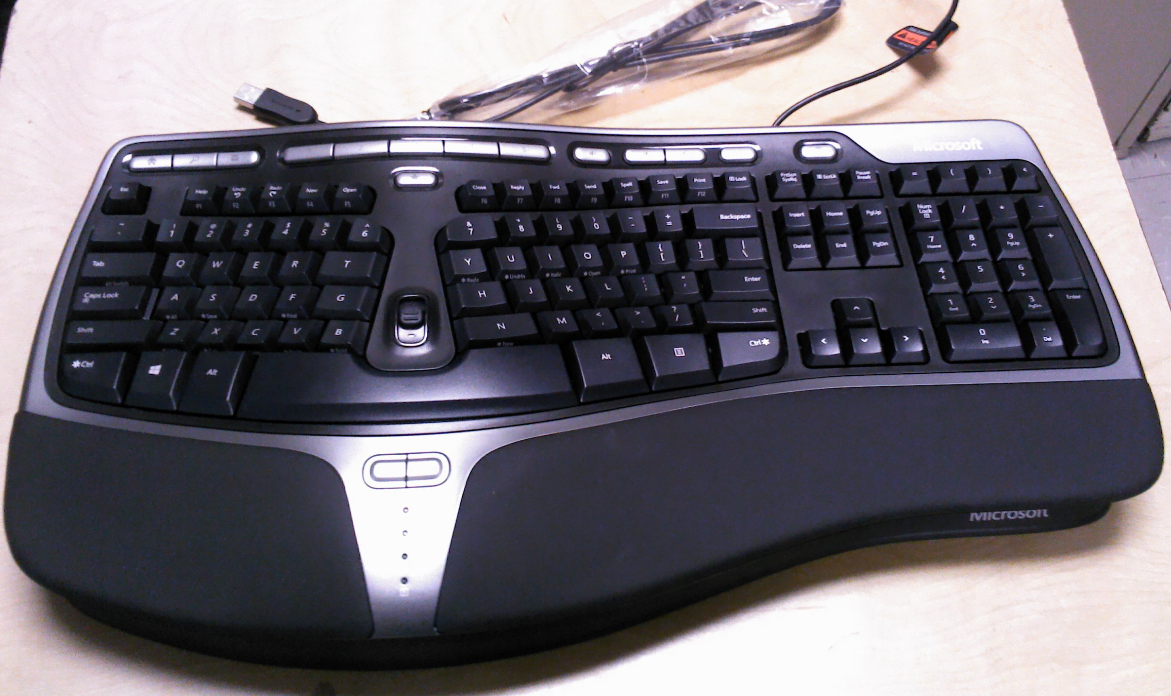 Microsoft_Natural_Ergonomic_Keyboard_4000